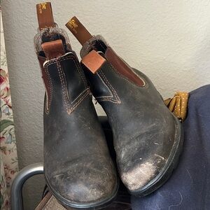 Blundstone Dark Leather Boots with Brown Accents